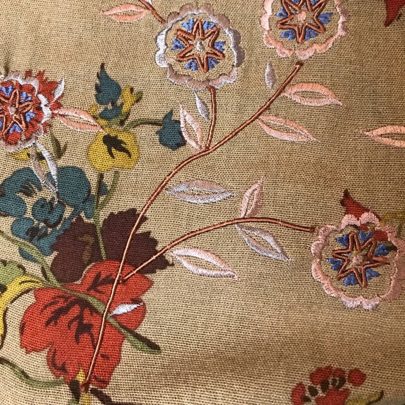 CAbi Turnberry Maggie Floral Embroidered A-Line Skirt Size 8 - Picture 4 of 12